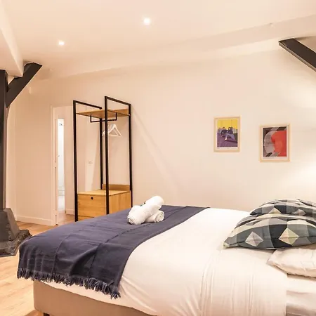 Design & New Loft In Heart Of Apartment