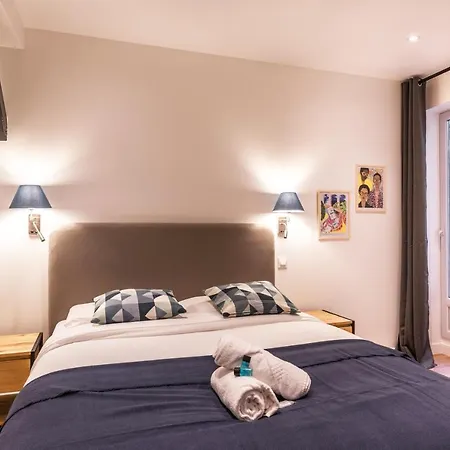 Design & New Loft In Heart Of *