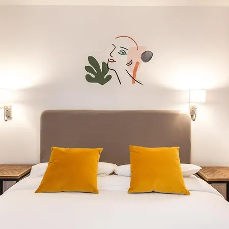 Design & New Loft In Heart Of